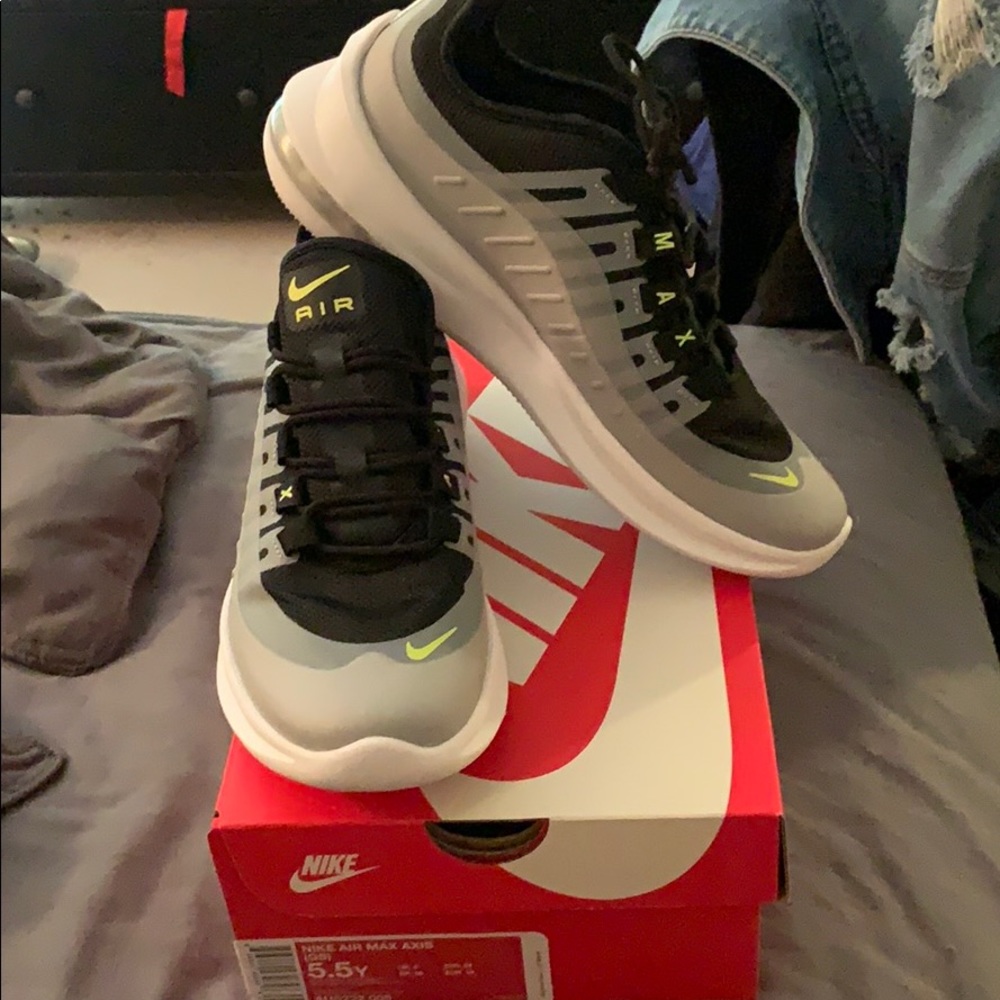 Nike Air Max Axis